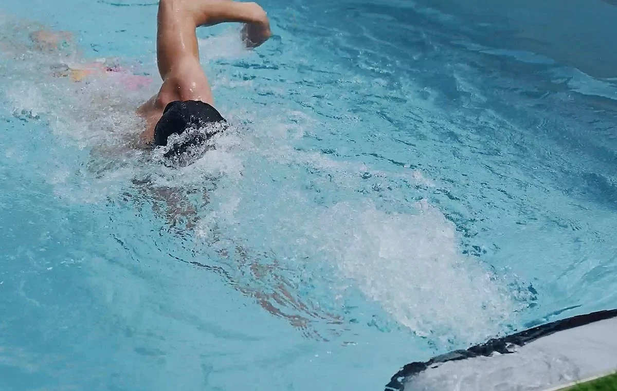 instalacion de cascadas y contracorrientes en piscina